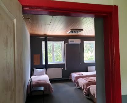 Кровать в общем номере на 4 места Червона Брама