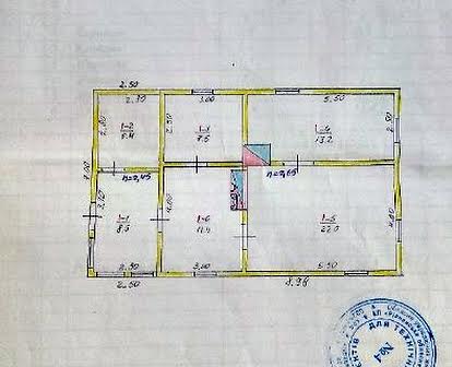 Продам земельну ділянку з будинком в центрі Зарічного